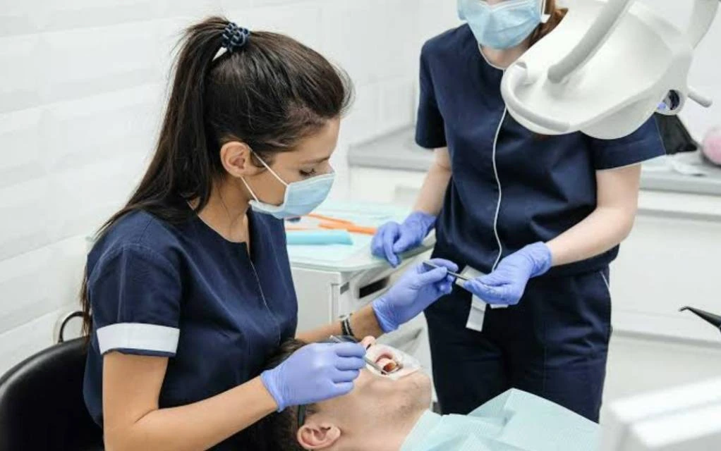 Agiz ve Dis Sagligi Teknikerleri