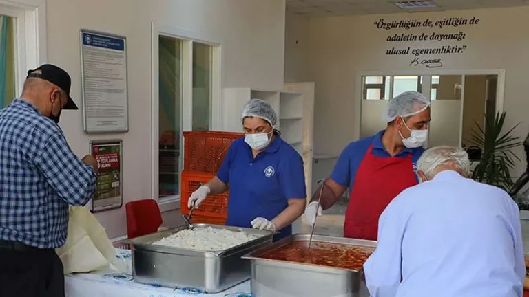Türkiye’de Aşevleri ve Sıcak Yemek Yardımları