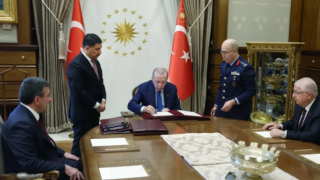 YAŞ 2025 Kararları Açıklandı: Genelkurmay Başkanlığı'nda Değişim 1 YAS 2025 Kararlari Aciklandi Genelkurmay Baskanliginda Degisim