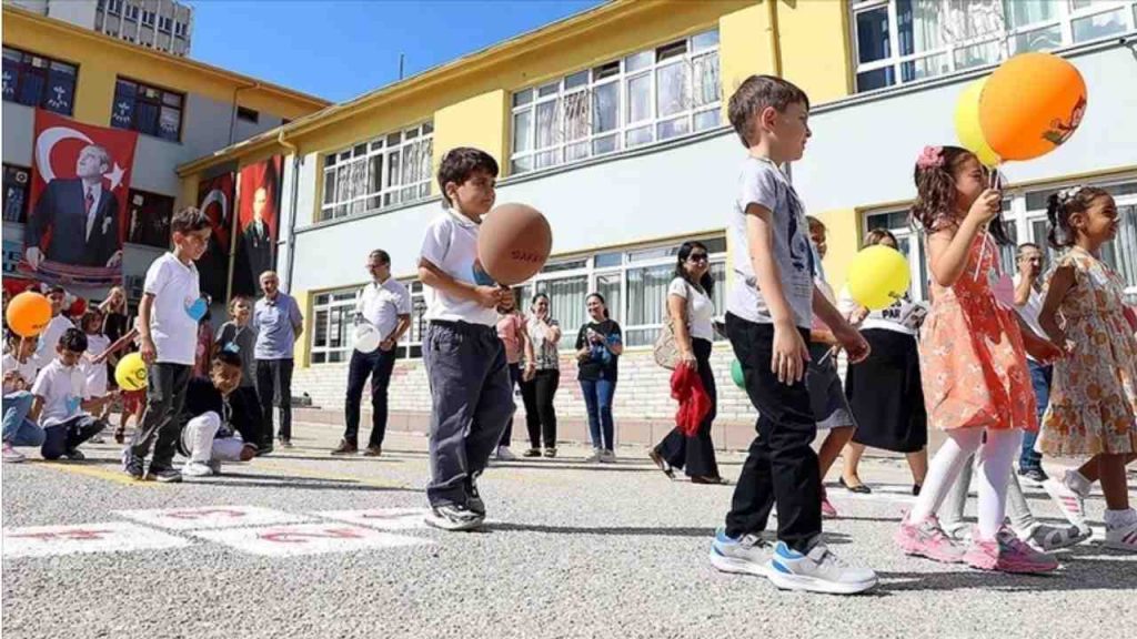 Zilsiz Okul Uygulaması Başlıyor: Yeni Eğitim Yılında Sessiz Devrim! 1 Zilsiz Okul Uygulaması Başlıyor: Yeni Eğitim Yılında Sessiz Devrim!
