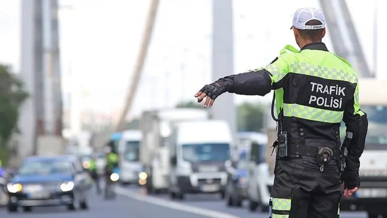 2025'te Trafik Cezalarına Büyük Zam! Hız, Kırmızı Işık ve Alkol Cezaları Katlanıyor