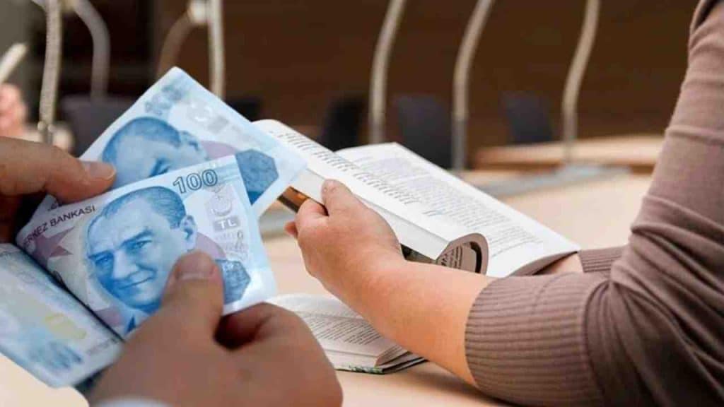 Üniversite Öğrencilerine Aylık 3.000 TL Karşılıksız Burs! VGM Başvuruları Başladı 1 Üniversite Öğrencilerine Aylık 3.000 TL Karşılıksız Burs! VGM Başvuruları Başladı