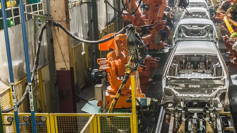 Ekim 2025’te Otomotiv Sektörü Rekor Kırdı: 3,8 Milyar Dolarlık İhracatla Zirvede!