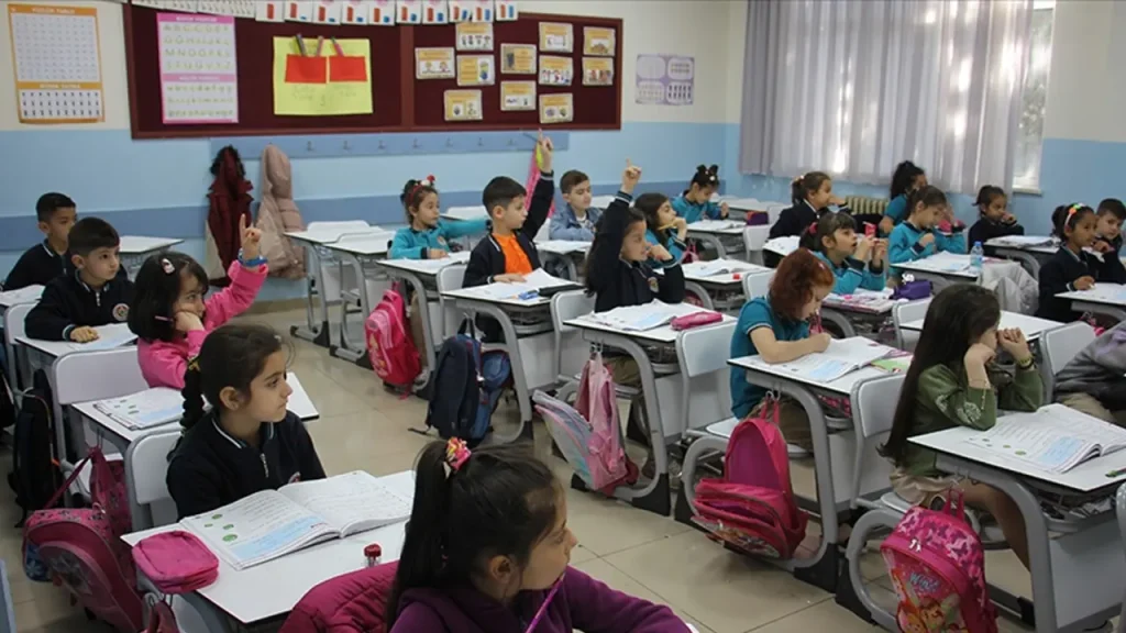 Okullarda İlk Ara Tatil Ne Zaman? 2025-2026 Eğitim Yılı Takvimi Açıklandı