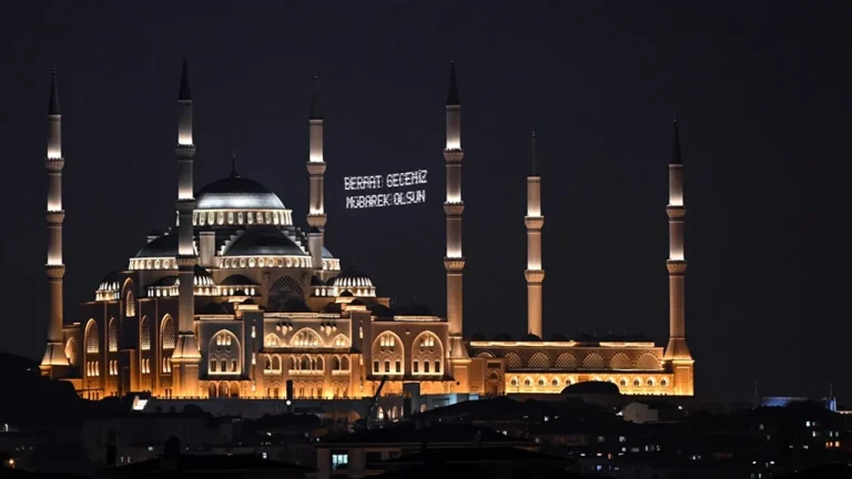 Berat Gecesi Ne Zaman? Ramazan Öncesi En Anlamlı Gece İçin Geri Sayım Başladı