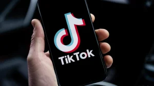 TikTok Keşfet Saatleri 2026: Keşfete Düşme Saatleri, Etiketler ve Viral Büyüme Stratejileri