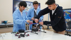 Çocuğumu Neden Meslek Lisesine Göndermeliyim? Avantajlar Nedir?