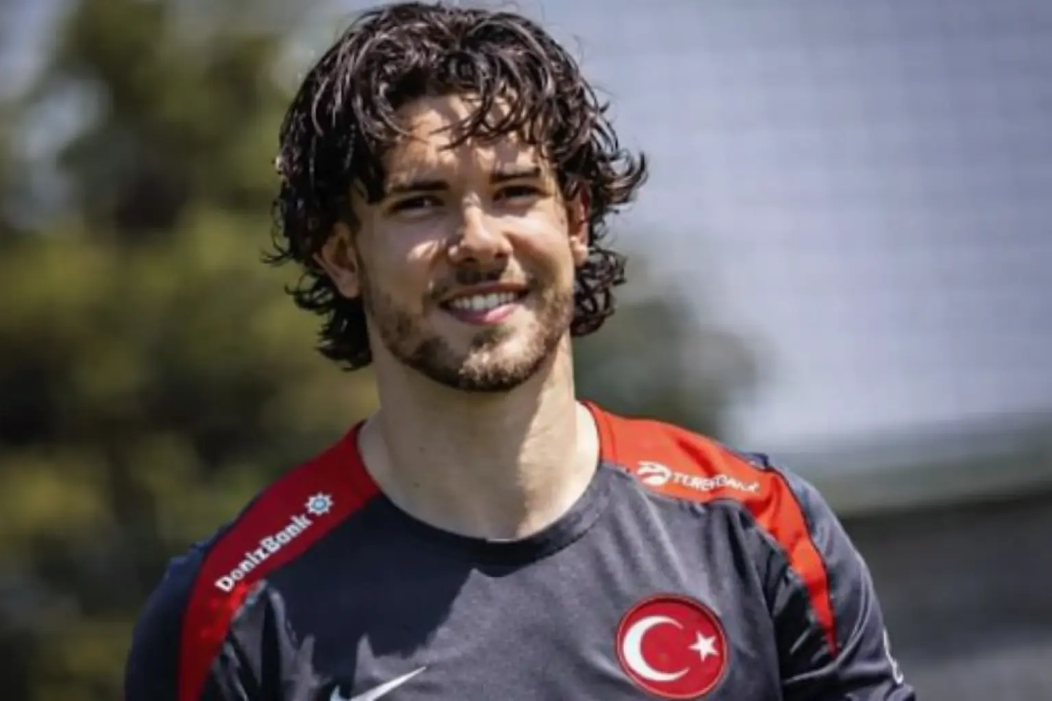 Ferdi Kadıoğlu Kimdir? Brighton Transferi, Kariyeri ve Tüm Detaylar (2026)