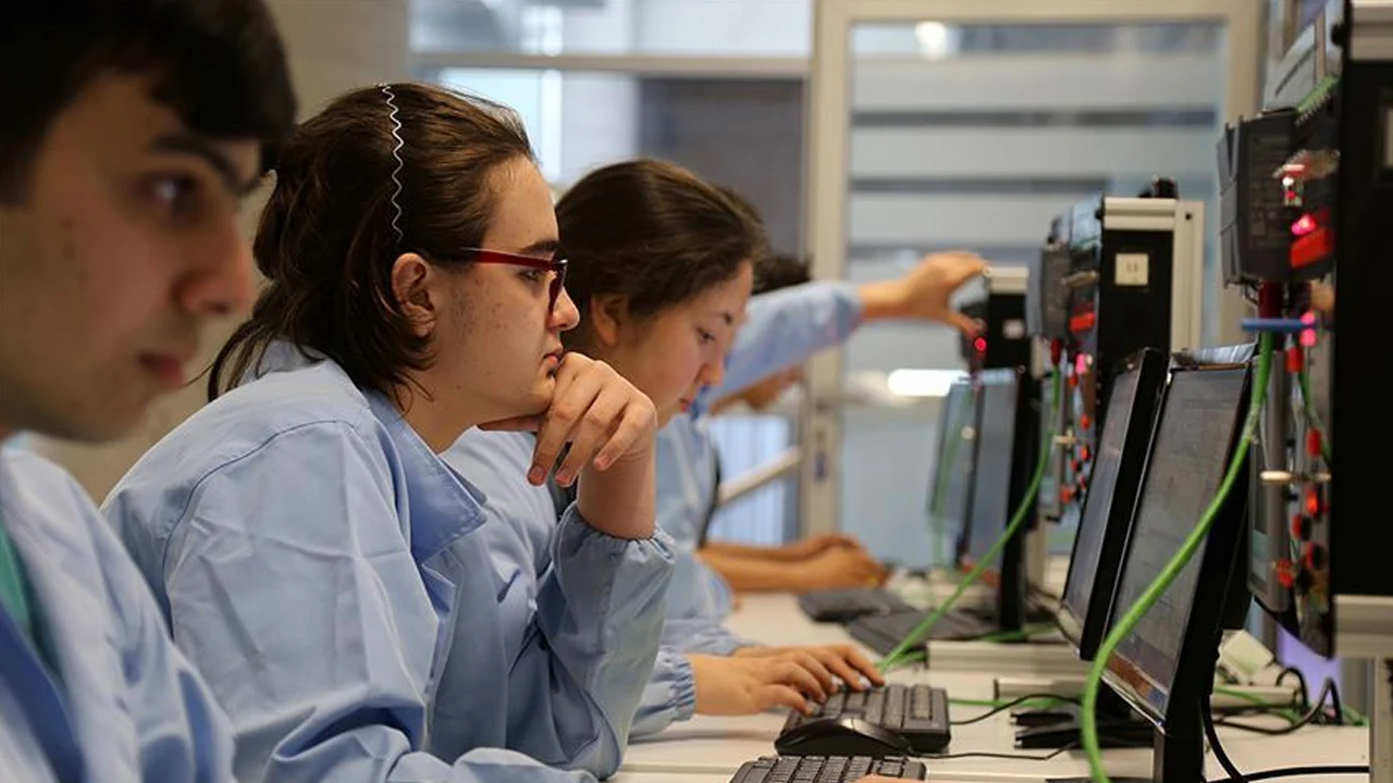 Meslek Lisesi mi Yoksa Anadolu Lisesi mi? En İyi Bölümler Nedir?