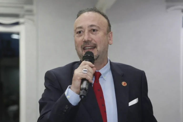 Özkan Yalım kimdir, kaç yaşında, nereli? Uşak Belediye Başkanı Özkan Yalım’ın hayatı, siyasi kariyeri ve hakkındaki soruşturma detayları burada!