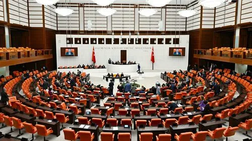 15 Yaş Altına Yasak Geliyor! Meclis’te Dikkat Çeken Düzenlemeler