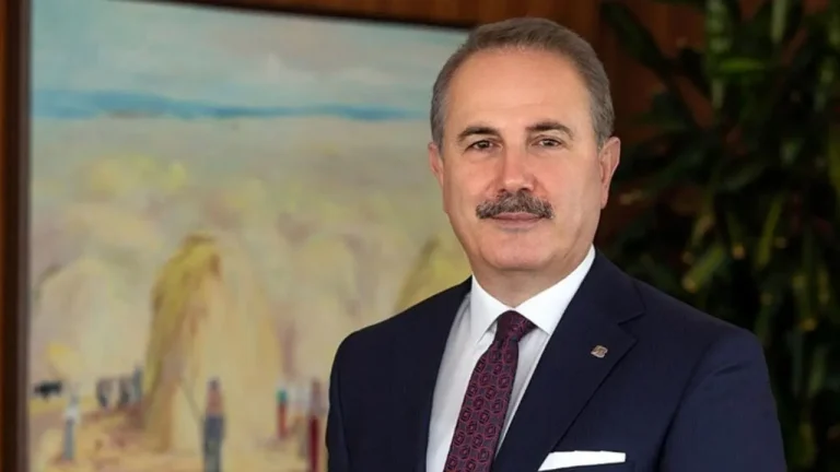 Abdi Serdar Üstünsalih Kimdir, Mesleği Nedir?