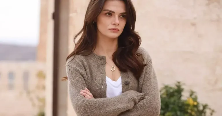 Sinem Ünsal Kimdir?