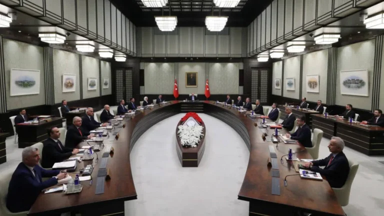 Cumhurbaşkanlığı Kabinesi Bugün Toplanıyor: Gündemde NATO Zirvesi, İran-ABD Müzakereleri ve Terörsüz Türkiye Var