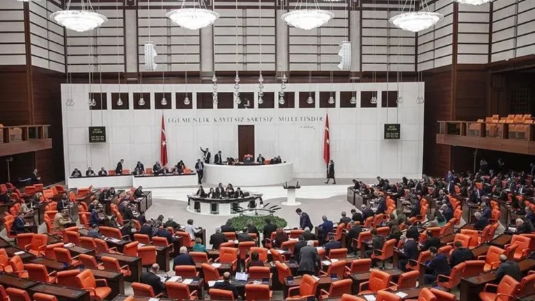 7590 Sayılı Torba Kanun Resmi Gazete’de: PTT Personeli ve Memur Düzenlemesi Dahil 32 Maddede Değişiklik