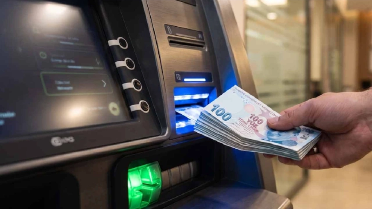 ATM Kullananlar Dikkat! Bu İşlemi Yapanlardan Ücret Alınabiliyor