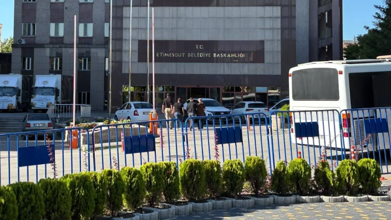 Etimesgut’ta Yolsuzluk Operasyonu: Başkan Dahil 40 Kişi Tutuklandı