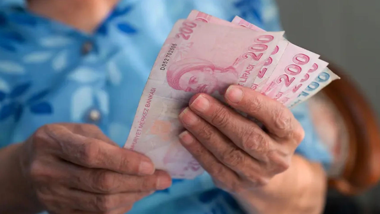 Emekliye 4.523 TL Ek Ödeme Denildi! Vatandaşlık Maaşında Kritik Detay Ortaya Çıktı
