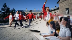 Okullar Yeni Açıldı Ama İlk Tatil Belli! Öğrenciler 9 Gün Okula Gitmeyecek