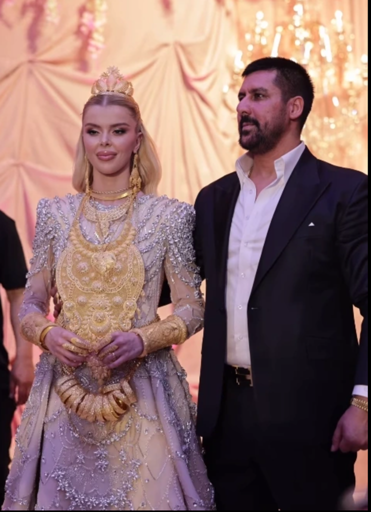 Nişanında Çok Konuşulmuştu! Çağla Öz’ün Düğününde Bu Kez Altın Takacak Yer Kalmadı 3 image 28