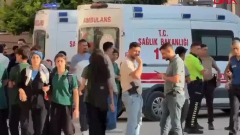 Manisa’da Okul Önünde Silahlı Saldırı! 4 Öğrenci Yaralandı