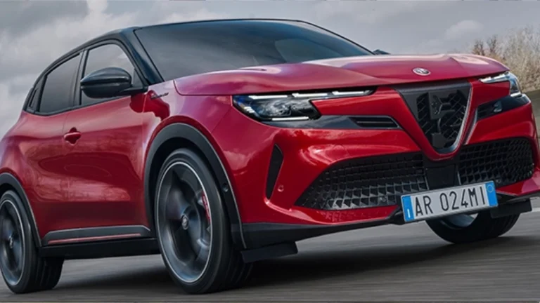 Alfa Romeo Junior Yenilendi! 280 Beygirlik Versiyon ve Yeni Donanımlar Dikkat Çekti