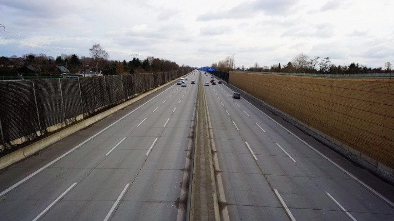 Almanya'da Hız Sınırı Yok mu? Otoyollardaki 130 Km Kuralının Aslı