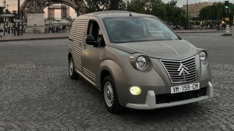 Citroën Efsaneyi Yeniden Tasarladı! 2 CV Bu Kez Elektrikli Ticari Araç Olarak Döndü