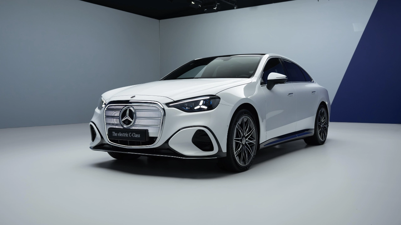 Elektrikli Mercedes C-Serisi Benzinli C 200'den 190 Bin TL Daha Ucuz!