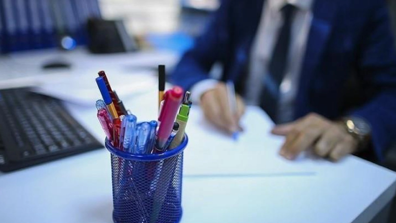 Memurlar İçin Kritik Dava! Hafta Sonları Yıllık İzinden Düşecek mi?