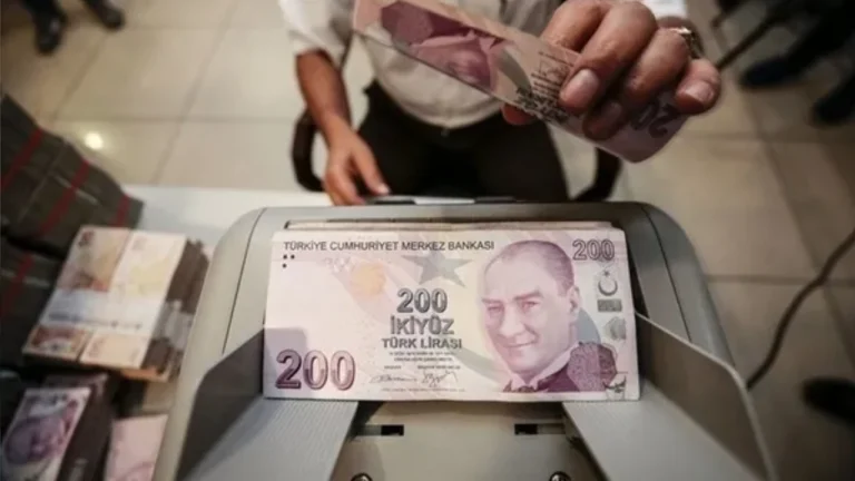 Öğretmenlere 24 Kasım’da 1 Maaş İkramiye İçin 3 Teklif! Son Durum