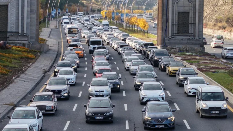 Yeni Taşıt Kayıtları Azaldı, Araç Sayısı 1,3 Milyon Arttı: İşte Hesabın Nedeni