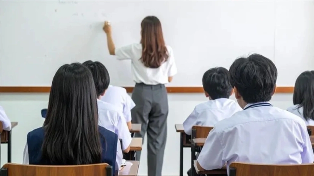Yüksek Lisanslı Öğretmene Artırımlı Ek Ders Kararı! Eksik Ödeme Faiziyle Verilecek